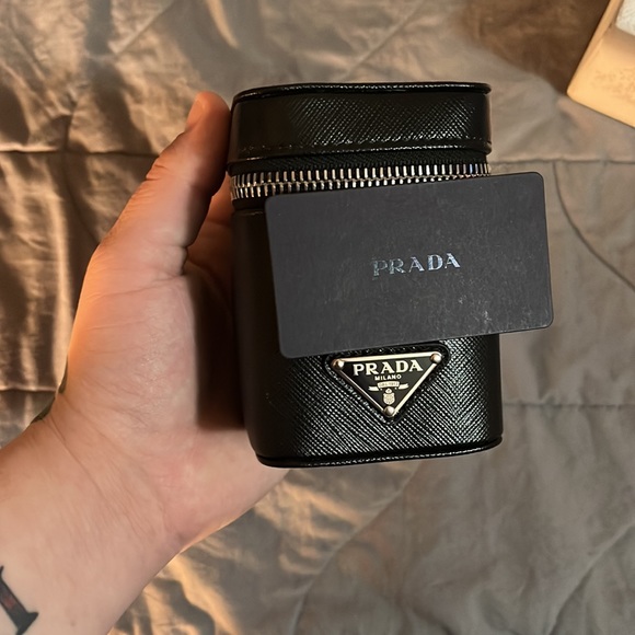 Prada - Picture 3 of 9